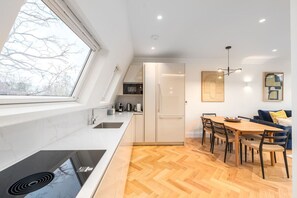 Cookware/dishes/utensils - Beautiful Hampstead Home (RH9) (Greater London)