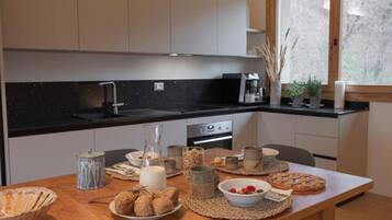 Geladeira, fogão, cooktop, lava-louças