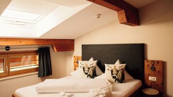 1 Schlafzimmer, Zimmersafe, Schreibtisch, Bügeleisen/Bügelbrett