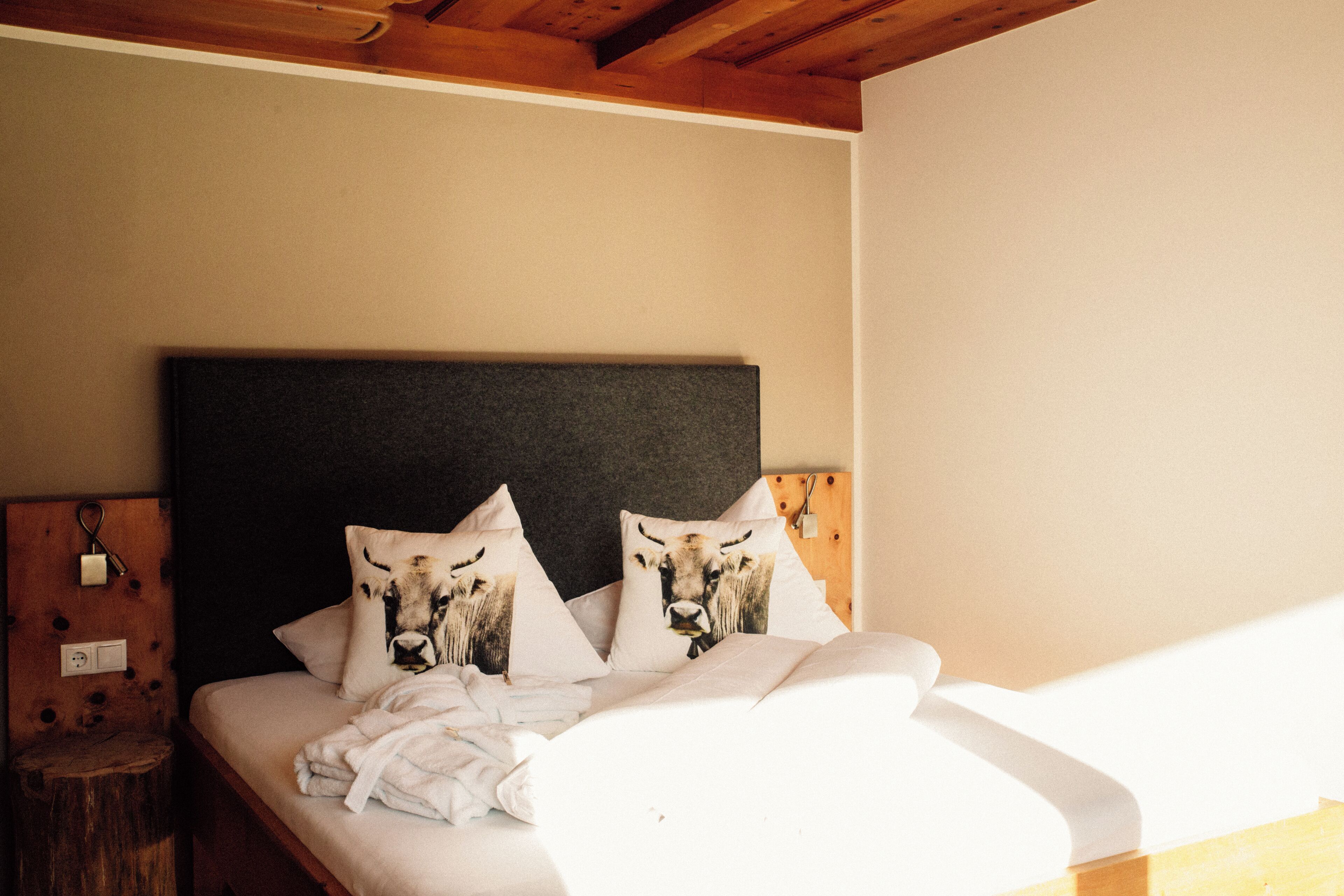 1 Schlafzimmer, Zimmersafe, Schreibtisch, Bügeleisen/Bügelbrett