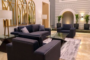 Coin salon dans le hall