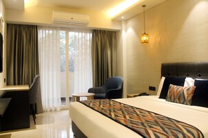 Superior Room, Balcony | Desk, laptop workspace, soundproofing, free WiFi