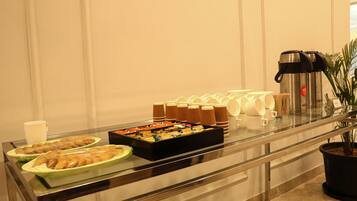 Petit déjeuner buffet (350 INR par personne)