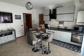 Microonde, forno, piano cottura, lavastoviglie