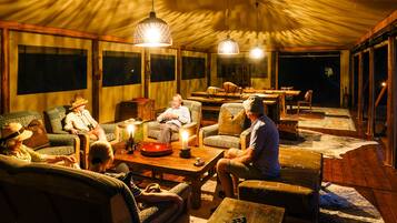 Basic Tent | Living area