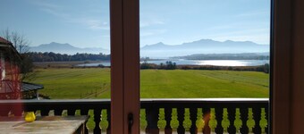 Ferienwohnung 32qm mit Blick auf den Chiemsee und die Berge