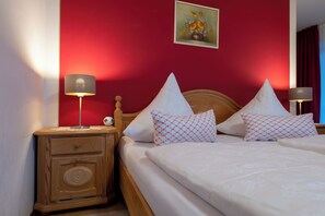 1 bedroom, internet, bed sheets