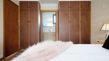 1 bedroom, desk, iron/ironing board, free WiFi