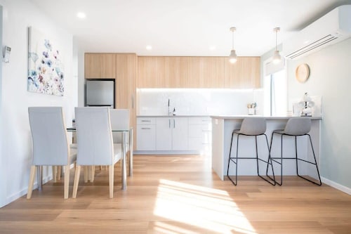 Sunny Delight: WiFi & Parking