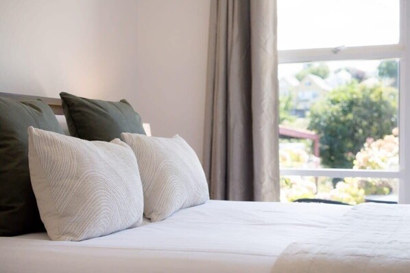 1 habitación, tabla de planchar con plancha, wifi gratis y ropa de cama