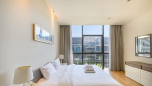 1 slaapkamer, een bureau, een strijkplank/strijkijzer, wifi