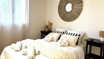 1 slaapkamer, een strijkplank/strijkijzer, reisbedje, gratis wifi