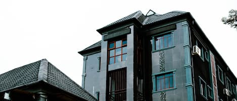 Fachada de la propiedad
