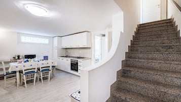 家庭独立别墅, 多间卧室, 双浴室 (Casa al Ponte dei Marmi - few KM to) | 楼梯