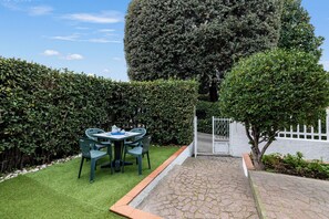 Outdoor dining - Casa al Ponte dei Marmi - few KM to sea (Seravezza)