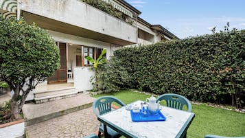 Family House, Multiple Bedrooms, 2 Bathrooms (Casa al Ponte dei Marmi - few KM to) | Outdoor dining
