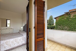 2 bedrooms, free WiFi, bed sheets - Casa al Ponte dei Marmi - few KM to sea (Seravezza)