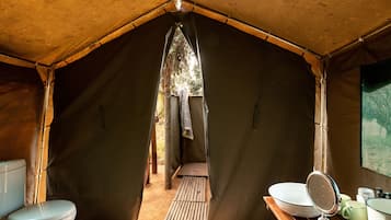 Basic Tent | Bathroom | Shower, towels, soap, shampoo
