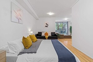 Iron/ironing board, WiFi, bed sheets, wheelchair access