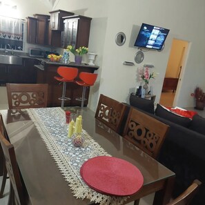 Dining - Royal Palm Luxury Villas five minutes from Ocho Rios Town centre. (St Ann)