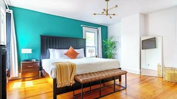 2 bedrooms, desk, iron/ironing board, travel crib