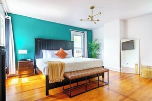 2 chambres, bureau, fer et planche à repasser, lit parapluie