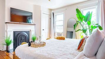 2 bedrooms, in-room safe, desk, iron/ironing board