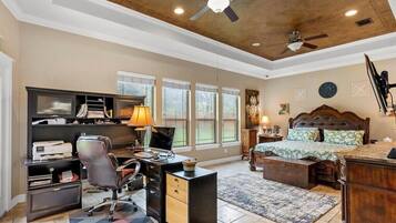 2 bedrooms, desk, iron/ironing board, WiFi