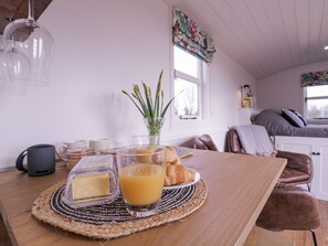 Dining - Bumble's Retreat (Bury St Edmunds)