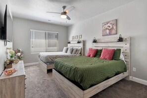 6 室のベッドルーム、アイロン / アイロン台、WiFi、ベッドシーツ