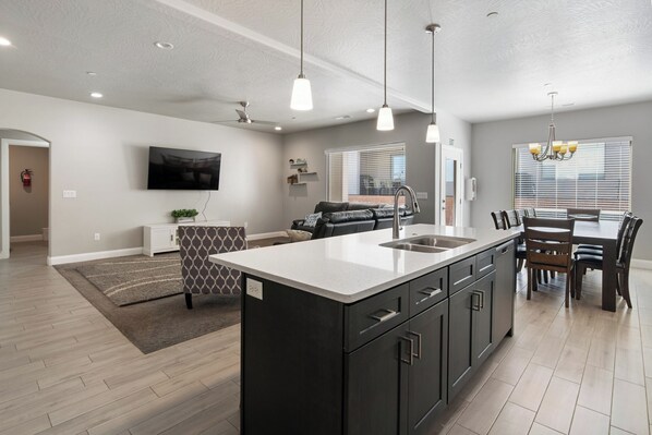 Interior - Hurricane Dream (Hurricane)