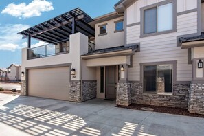 Exterior detail - Hurricane Dream (Hurricane)