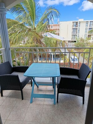 Outdoor dining - Appartement 3 Minutes de la Plage Trou aux Biches (Trou aux Biches)