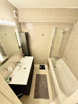 Handtücher, Seife, Toilettenpapier
