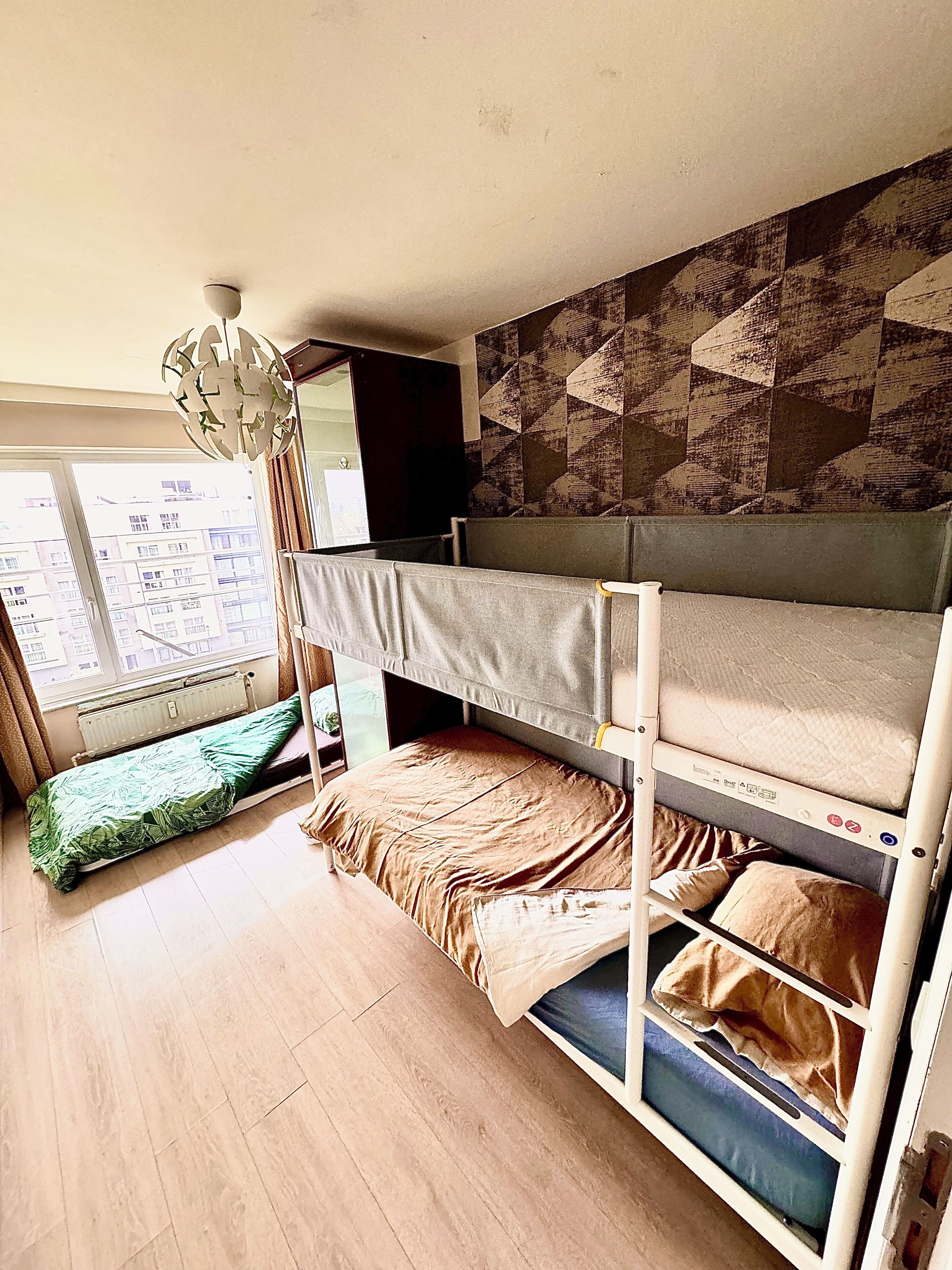 3 bedrooms, travel cot, free WiFi, bed sheets