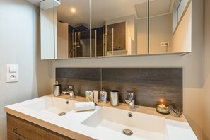 Shower, hair dryer, towels, shampoo