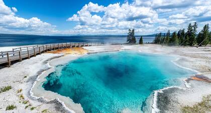 Cabin by Yellowstone • Family, Pet & Work Friendly