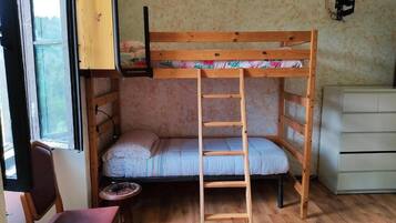 1 bedroom, WiFi, bed sheets