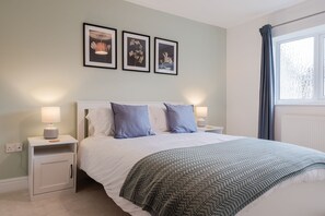 2 bedrooms, iron/ironing board, WiFi, bed sheets - Churn View -  a cottage that sleeps 4 guests  in 2 bedrooms (Cirencester)