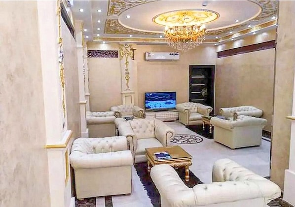 Lobby lounge