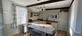 Beautiful 2 bedroom apartment sleeps 4 in the heart of Yalding. 