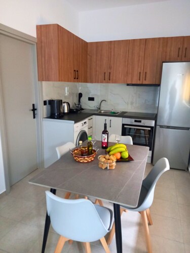 KaVros Cozy Apartment with mountain views