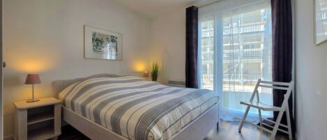 2 bedrooms, iron/ironing board, free WiFi