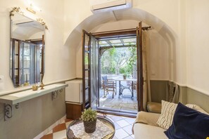 Tv, böcker och printers