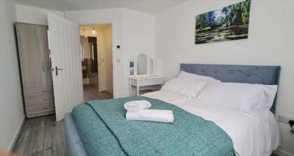 1br-sleeps3-parking-nearcitycentre-shoppingcentre