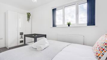4 bedrooms, desk, iron/ironing board, travel crib