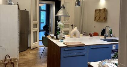 Großzügige Wohnung aus dem 19. Jahrhundert mit Blick auf den Wunderschönen Park