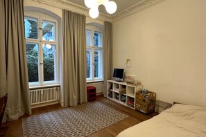2 bedrooms, desk, travel cot, WiFi