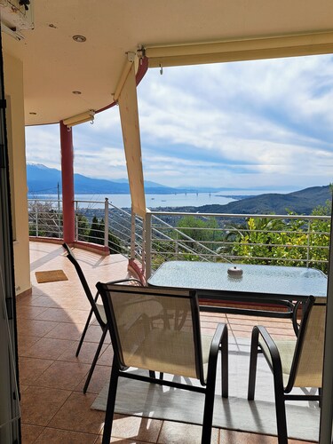 A villa on the top of the mountain, quiet, just 10 minutes from the city center!