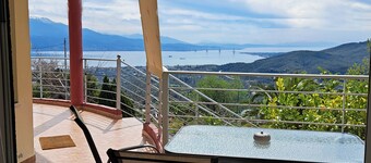 A villa on the top of the mountain, quiet, just 10 minutes from the city center!
